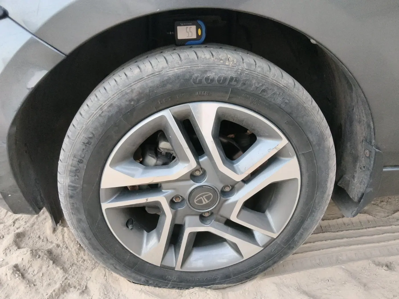 2022 Tata TIGOR XZ PLUS PETROL, Petrol, Manual, 28,900 km, tyre