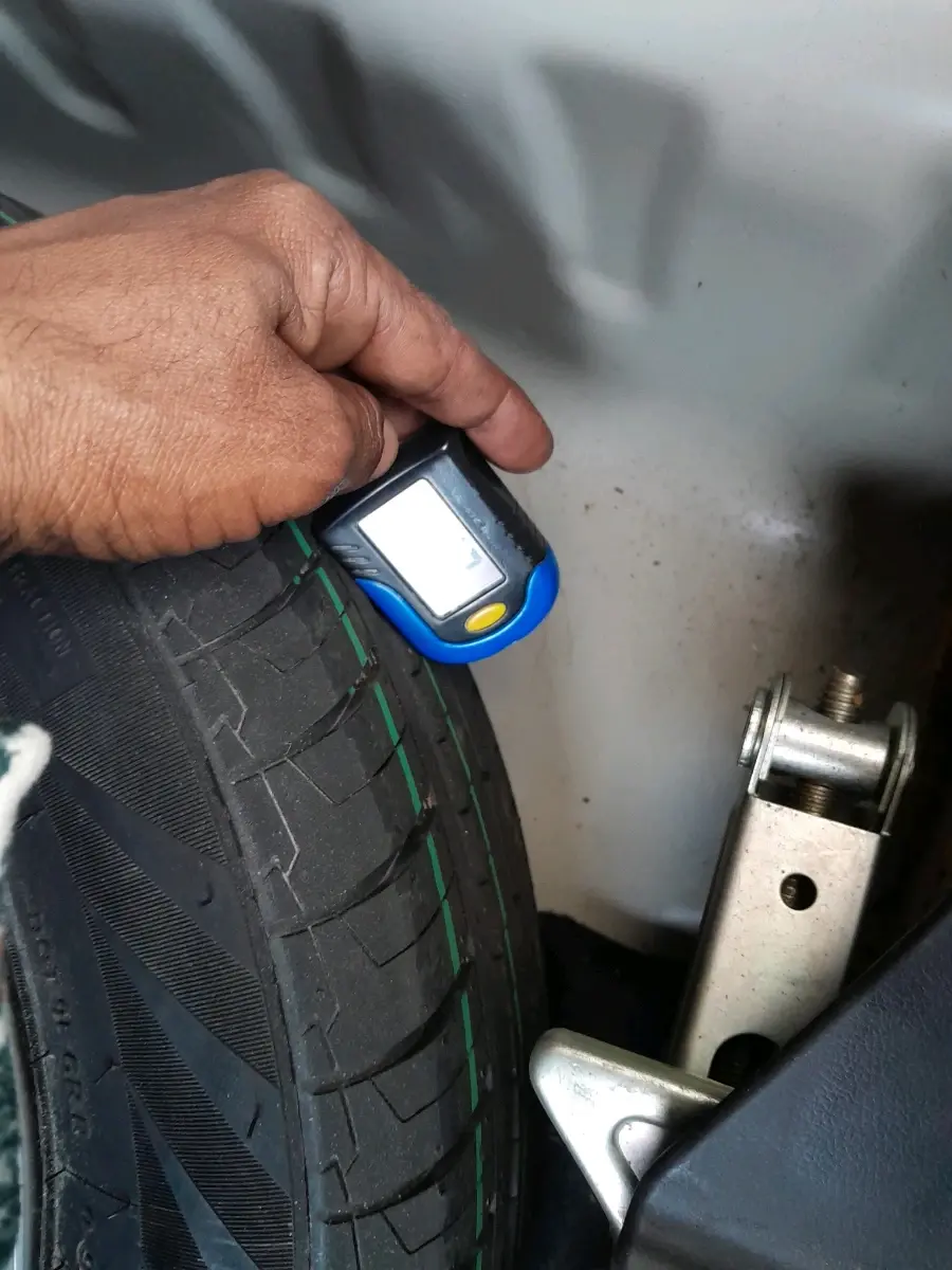 2022 Maruti Dzire LXI, Petrol, Manual, 65,563 km, tyre