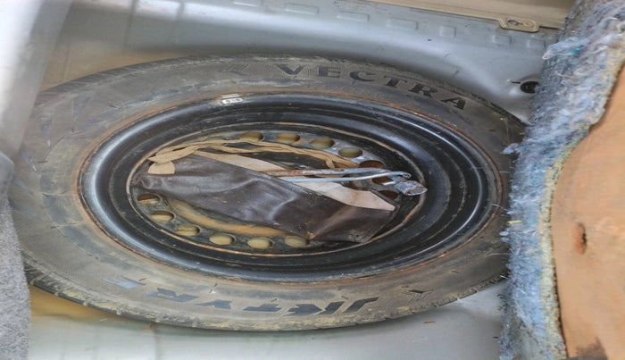 2015 Honda Brio S MT, Petrol, Manual, 59,110 km, tyre