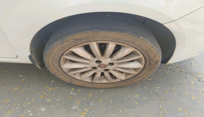 2015 Fiat Grand Punto EMOTION 1.3 90 HP, Diesel, Manual, 1,41,406 km, tyre