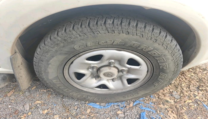 2013 Tata Aria PLEASURE 4X4, Diesel, Manual, 1,05,666 km, tyre