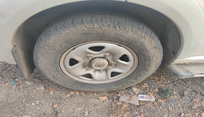 2013 Tata Aria PLEASURE 4X4, Diesel, Manual, 1,05,666 km, tyre