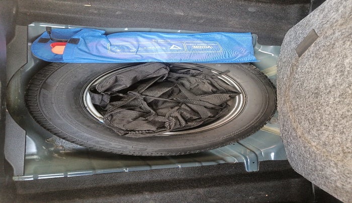 2023 Tata ALTROZ XT PETROL, Petrol, Manual, 19,827 km, tyre