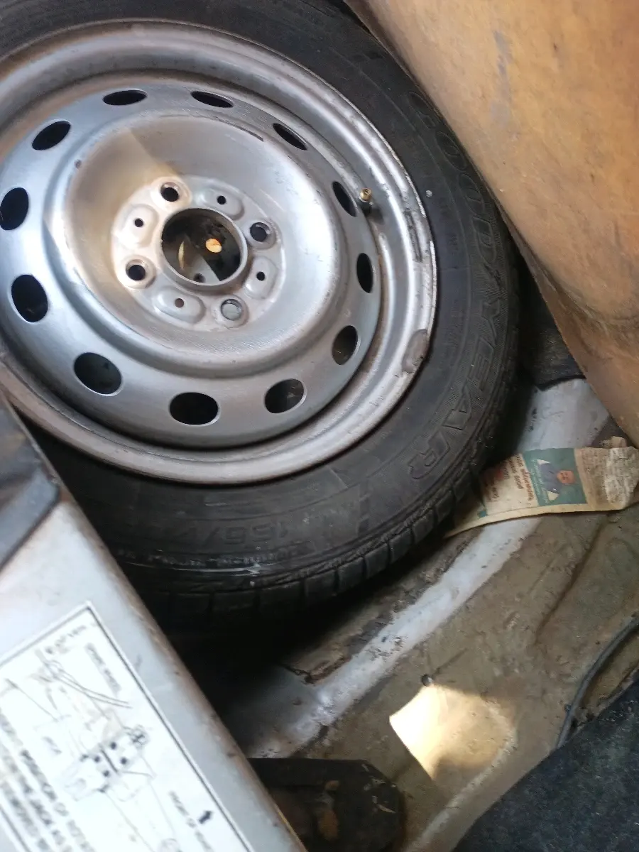 2006 Tata Indica V2 Turbo DLG, Diesel, Manual, 1,09,980 km, tyre