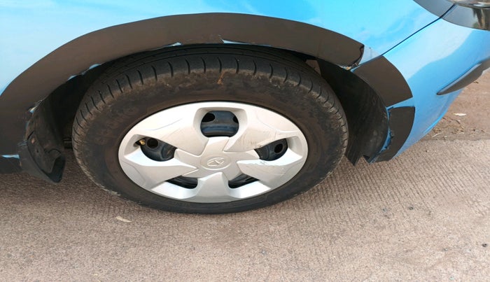 2016 Tata Tiago XT PETROL, Petrol, Manual, 1,30,327 km, tyre