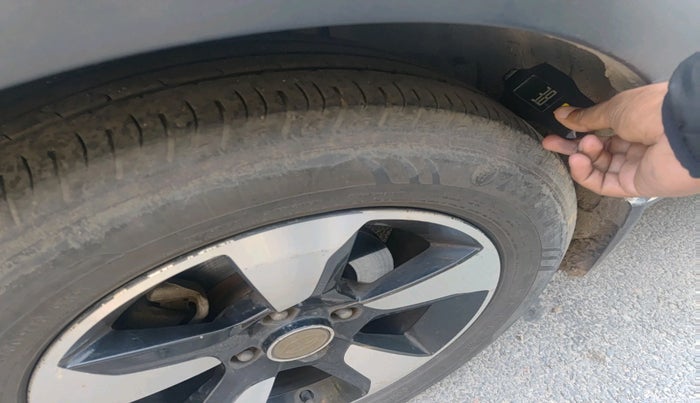 2018 Tata NEXON XZA PLUS DIESEL, Diesel, Automatic, 1,21,830 km, tyre