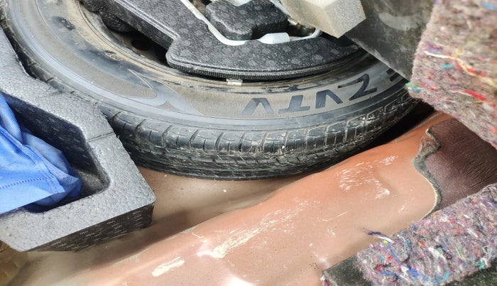 2017 Maruti Ciaz ALPHA 1.4 PETROL, CNG, Manual, 1,11,339 km, tyre