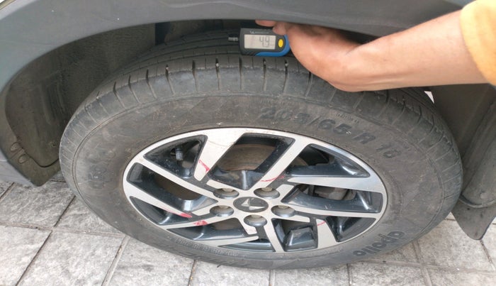 2022 Mahindra XUV300 W8 (O) 1.2 PETROL AMT, Petrol, Automatic, 28,751 km, tyre