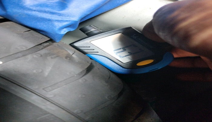 2022 Mahindra XUV300 W8 (O) 1.2 PETROL AMT, Petrol, Automatic, 28,751 km, tyre