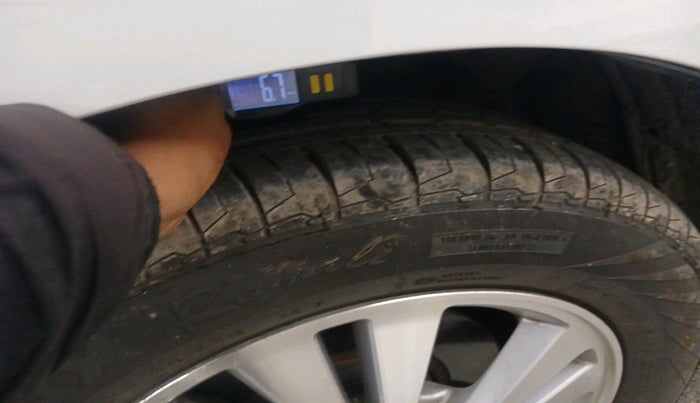 2011 Honda Accord 2.4L I-VTEC AT, Petrol, Automatic, 1,20,541 km, tyre