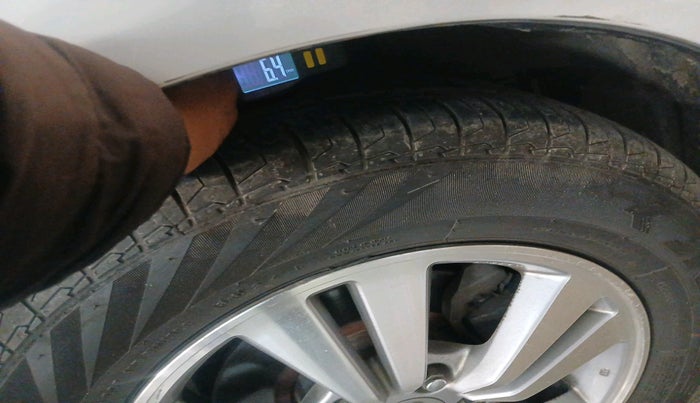 2011 Honda Accord 2.4L I-VTEC AT, Petrol, Automatic, 1,20,541 km, tyre