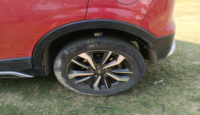 2022 Mahindra XUV300 W8 (O) 1.5 DIESEL, Diesel, Manual, 57,562 km, tyre