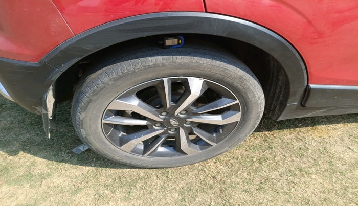 2022 Mahindra XUV300 W8 (O) 1.5 DIESEL, Diesel, Manual, 57,562 km, tyre