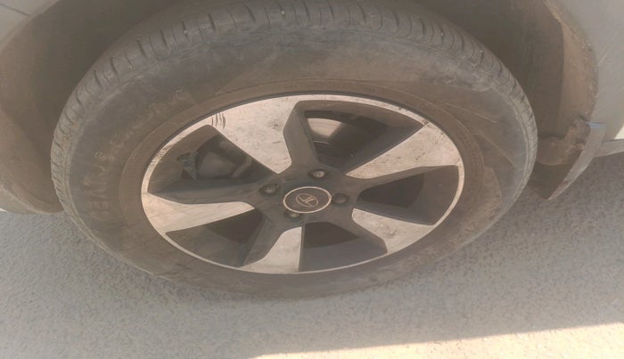 2019 Tata NEXON XZ PLUS PETROL DUAL TONE, Petrol, Manual, 1,14,887 km, tyre