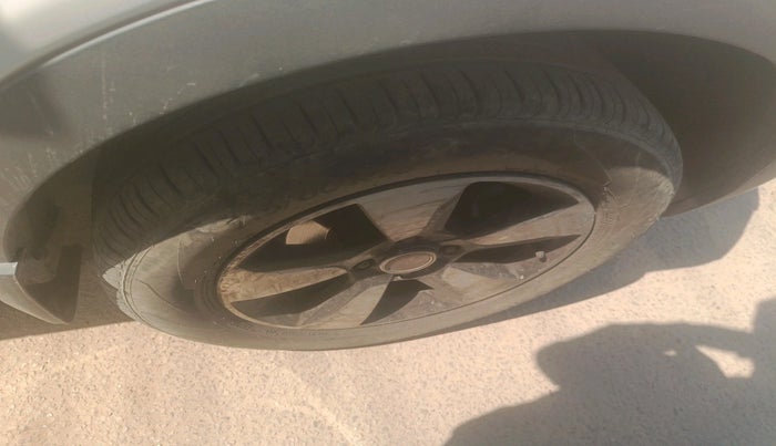 2019 Tata NEXON XZ PLUS PETROL DUAL TONE, Petrol, Manual, 1,14,887 km, tyre