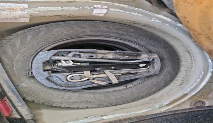 2011 Volkswagen Polo COMFORTLINE 1.2L PETROL, Petrol, Manual, 91,600 km, tyre