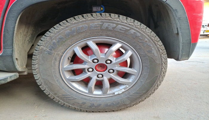 2019 Mahindra TUV300 T10 DUAL TONE, Diesel, Manual, 63,966 km, tyre