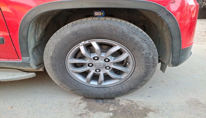 2019 Mahindra TUV300 T10 DUAL TONE, Diesel, Manual, 63,966 km, tyre