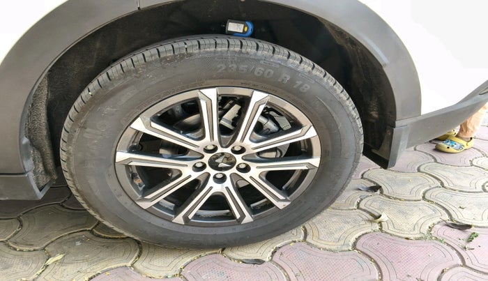 2024 Mahindra XUV700 AX 7 LUXURY D AT 7 STR, Diesel, Automatic, 4,657 km, tyre