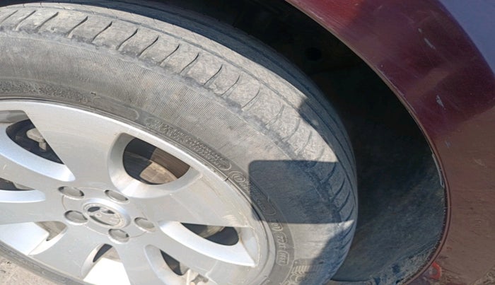 2012 Skoda Superb ELEGANCE 1.8 TSI MT, Petrol, Manual, 54,900 km, tyre