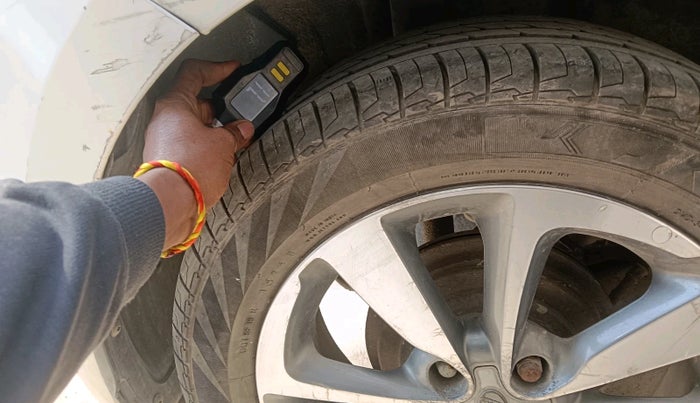 2015 Hyundai Elite i20 ASTA 1.2 (O), Petrol, Manual, 33,991 km, tyre