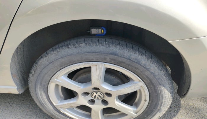 2014 Volkswagen Vento HIGHLINE 1.6 MPI, Petrol, Manual, 75,100 km, tyre