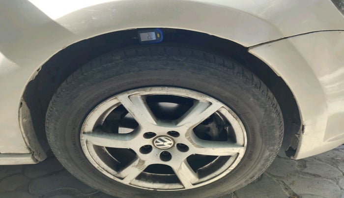 2014 Volkswagen Vento HIGHLINE 1.6 MPI, Petrol, Manual, 75,100 km, tyre