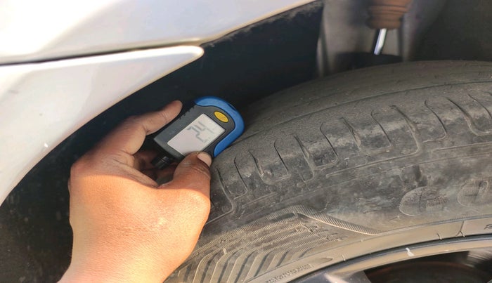 2011 Skoda Laura AMBIENTE 2.0 TDI CR AT, Diesel, Automatic, 1,87,564 km, tyre