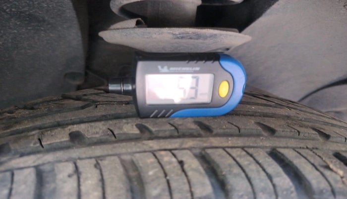 2017 Renault Duster RXL PETROL, Petrol, Manual, 1,36,000 km, tyre