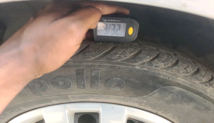 2014 Hyundai i10 SPORTZ 1.1, Petrol, Manual, 28,696 km, tyre