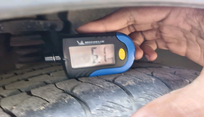 2017 Hyundai Creta SX PLUS AT 1.6 PETROL, CNG, Automatic, 1,19,713 km, tyre