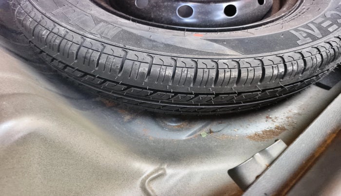 2023 Maruti Alto LXI O, Petrol, Manual, 8,600 km, tyre