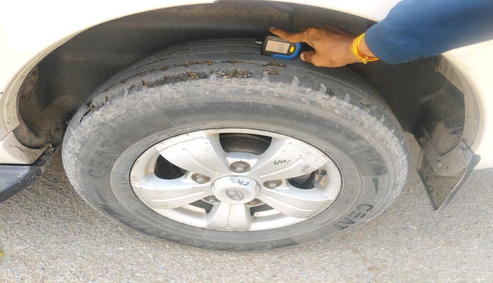 2015 Tata Safari Storme 2.2 VX 4X2, Diesel, Manual, 1,97,225 km, tyre