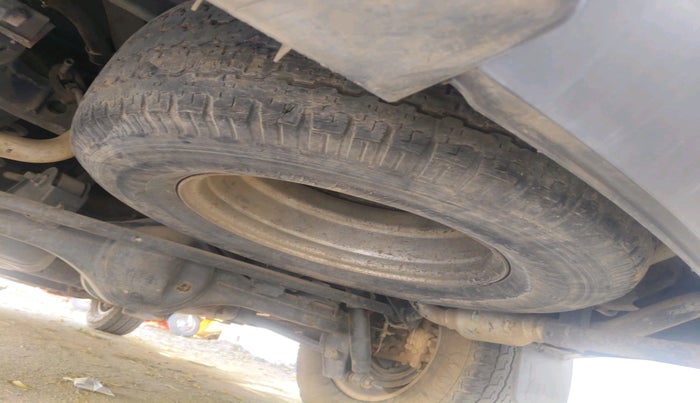 2015 Tata Safari Storme 2.2 VX 4X2, Diesel, Manual, 1,97,225 km, tyre