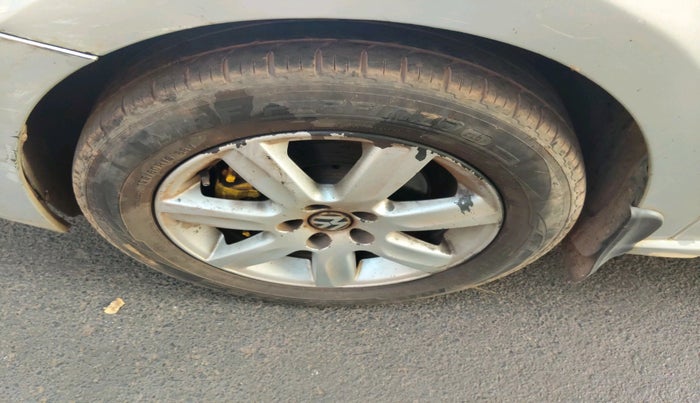 2011 Volkswagen Vento HIGHLINE DIESEL 1.6, Diesel, Manual, 1,68,297 km, tyre