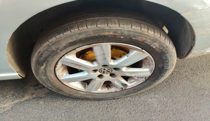 2011 Volkswagen Vento HIGHLINE DIESEL 1.6, Diesel, Manual, 1,68,297 km, tyre