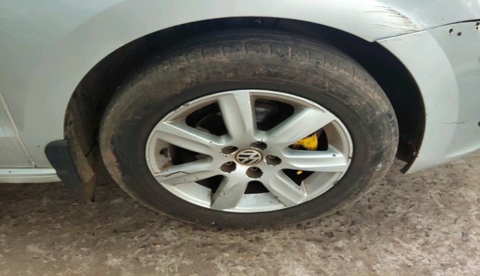 2011 Volkswagen Vento HIGHLINE DIESEL 1.6, Diesel, Manual, 1,68,297 km, tyre