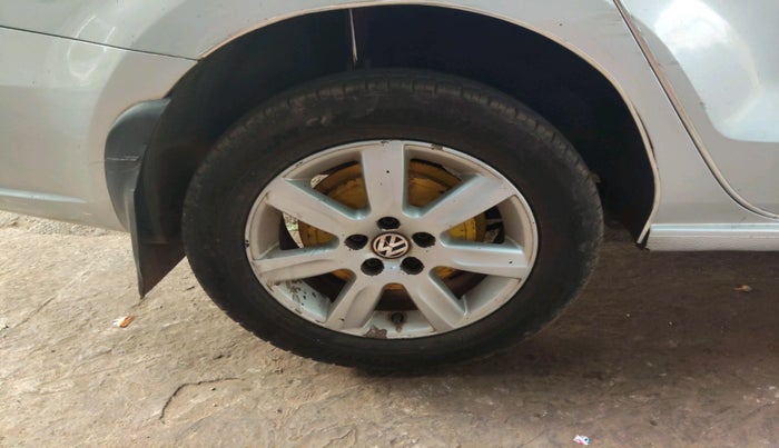 2011 Volkswagen Vento HIGHLINE DIESEL 1.6, Diesel, Manual, 1,68,297 km, tyre