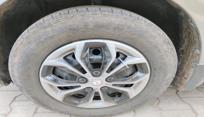 2014 Maruti Swift VXI, Petrol, Manual, 1,27,439 km, tyre