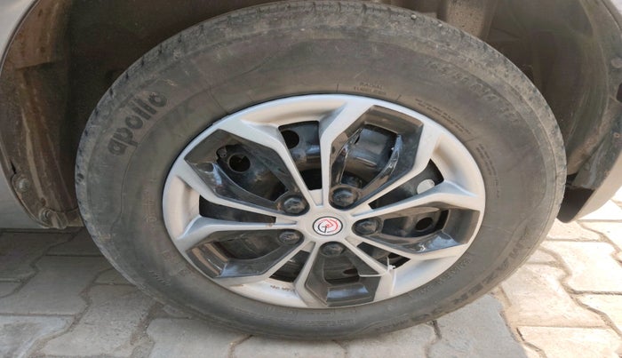 2014 Maruti Swift VXI, Petrol, Manual, 1,27,439 km, tyre