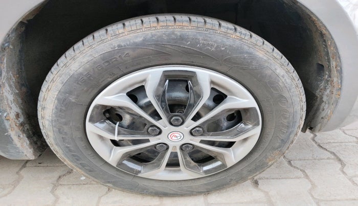 2014 Maruti Swift VXI, Petrol, Manual, 1,27,439 km, tyre