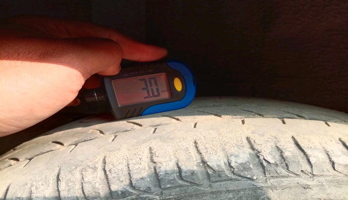 2017 Mahindra Kuv100 K8 6 STR, Petrol, Manual, 24,736 km, tyre