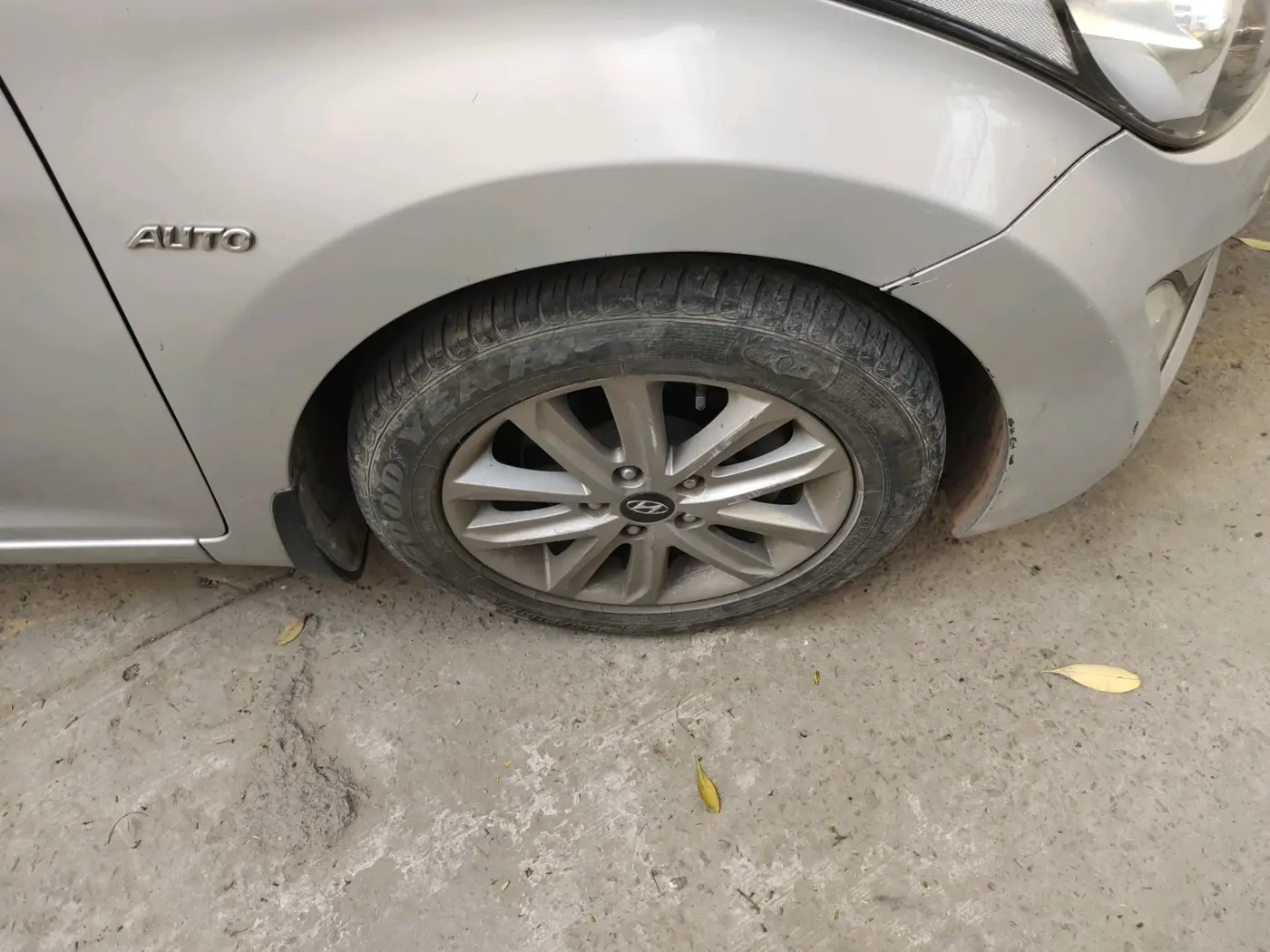 2016 Hyundai New Elantra 1.6 SX AT DIESEL, Diesel, Automatic, 1,05,748 km, tyre