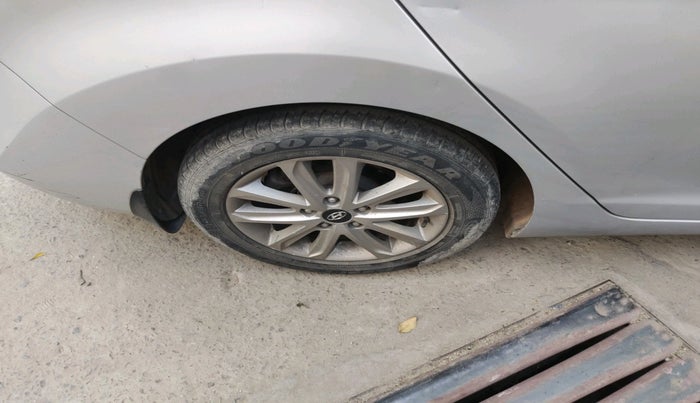 2016 Hyundai New Elantra 1.6 SX AT DIESEL, Diesel, Automatic, 1,05,748 km, tyre