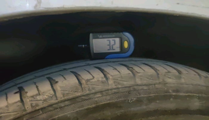 2011 Maruti Wagon R 1.0 VXI, Petrol, Manual, 1,25,326 km, tyre