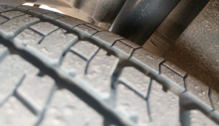 2014 Maruti Swift Dzire VXI, Petrol, Manual, 65,980 km, tyre