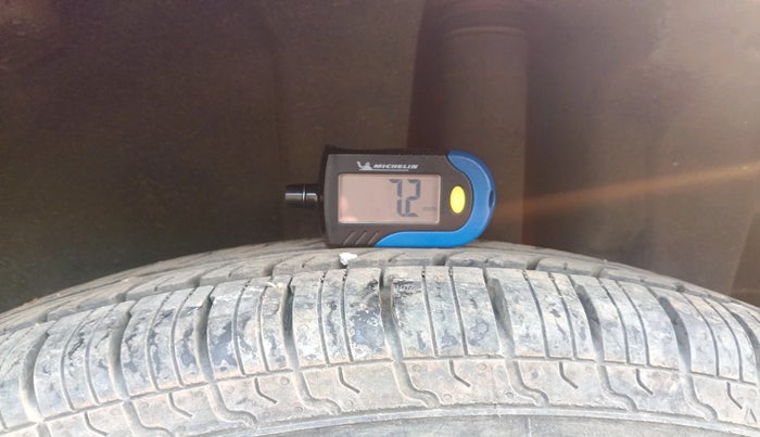 2013 Maruti Swift VXI, Petrol, Manual, 1,50,582 km, tyre