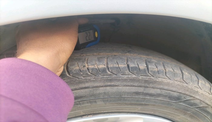 2019 Maruti Swift LXI, Petrol, Manual, 1,00,481 km, tyre