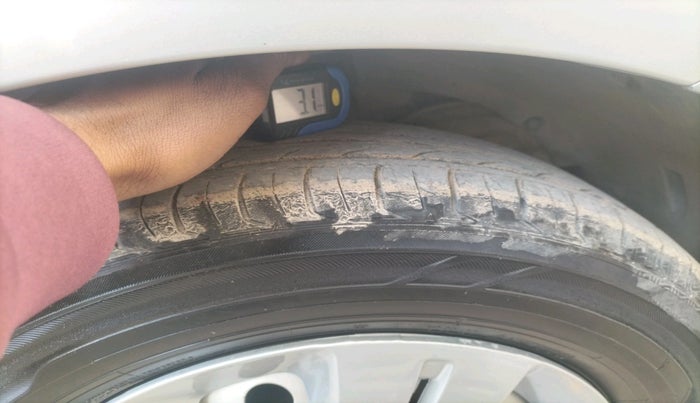 2019 Maruti Swift LXI, Petrol, Manual, 1,00,481 km, tyre