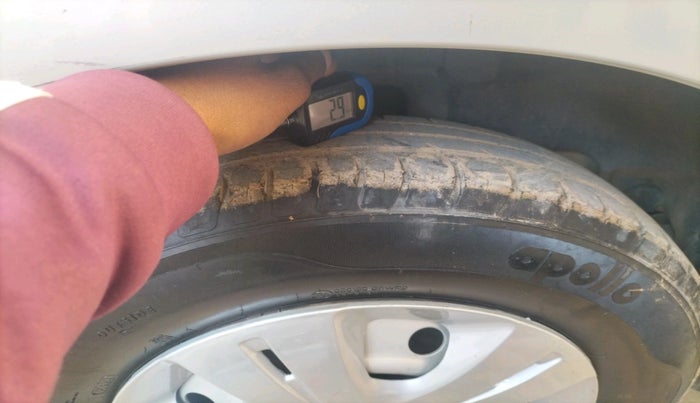 2019 Maruti Swift LXI, Petrol, Manual, 1,00,481 km, tyre